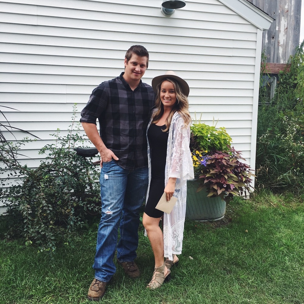 Welcome to my Closet!✨ Happy Poshing!✨ - Picture 2 of 4